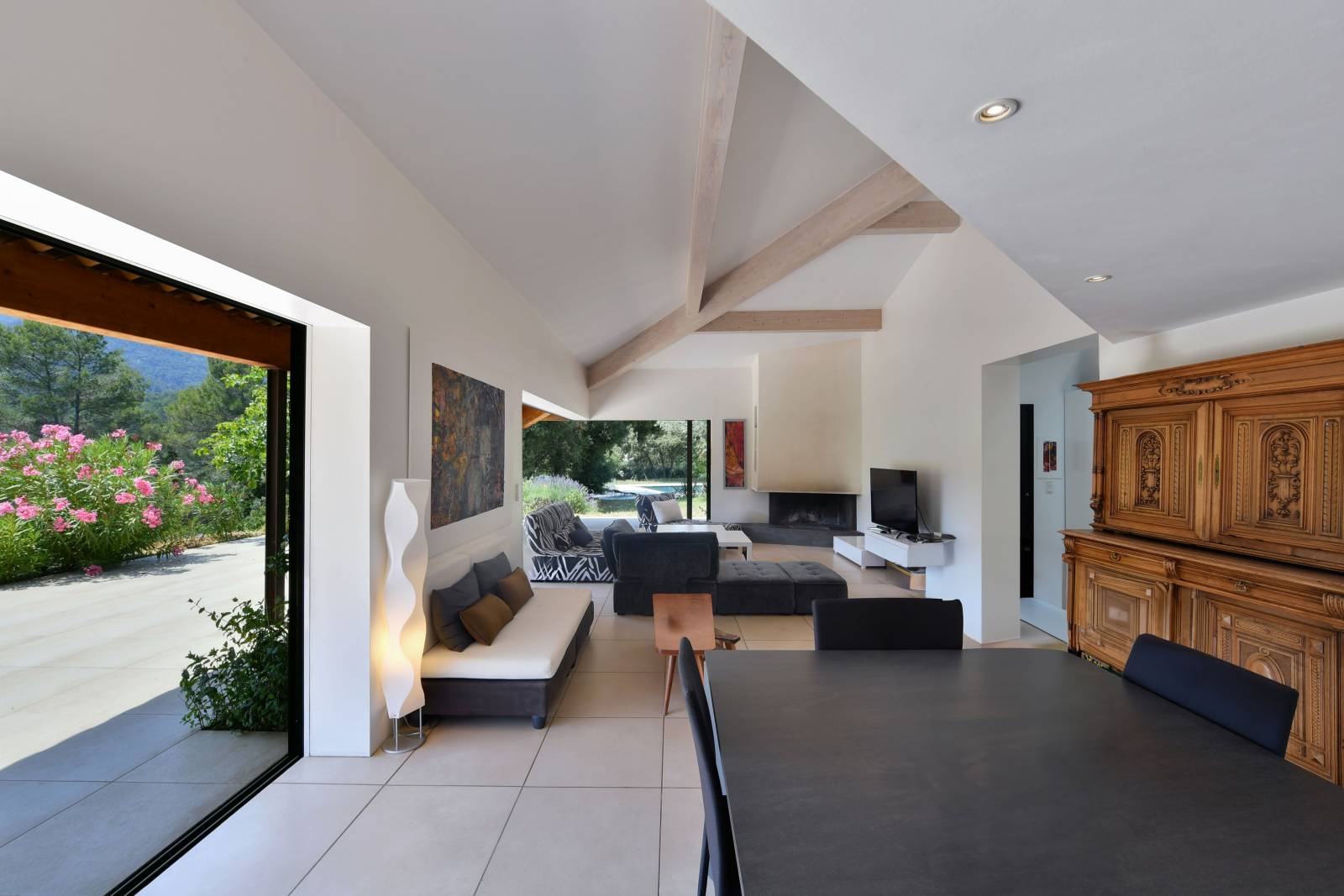 Villa I. Rénovation de luxe d'une maison provençale dans le Haut-Var