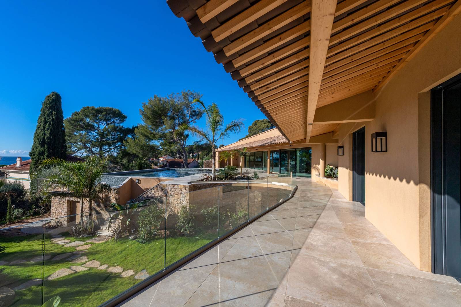 Villa T. Villa contemporaine d'architecte haut de gamme à Sanary-sur-Mer, dans le sud de la France