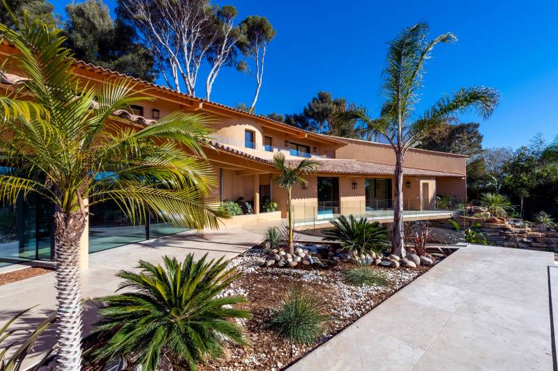 Villa T. Villa contemporaine d'architecte haut de gamme à Sanary-sur-Mer, dans le sud de la France
