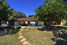 Atelier Architecte Jean Gouzy -  Architecte spécialisé dans la réhabilitation de maisons anciennes avec ajout d'espaces ouverts et aménagements modernes à Toulon dans le Var